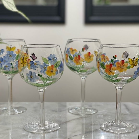 4 Rare Hand-painted Wine Goblets Butterflies - Picture 2 of 6